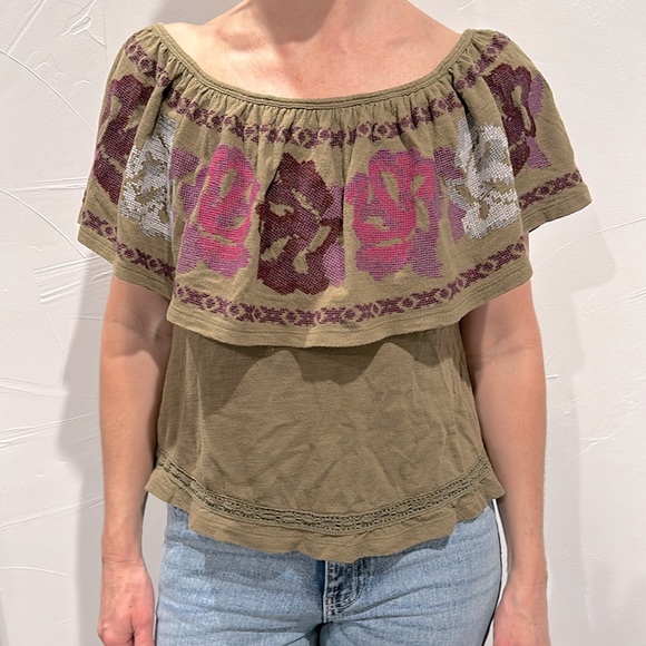 Free People Ruffle Sleeveless Army Green Shirt Embroidered Detail Sz XS - Picture 2 of 7